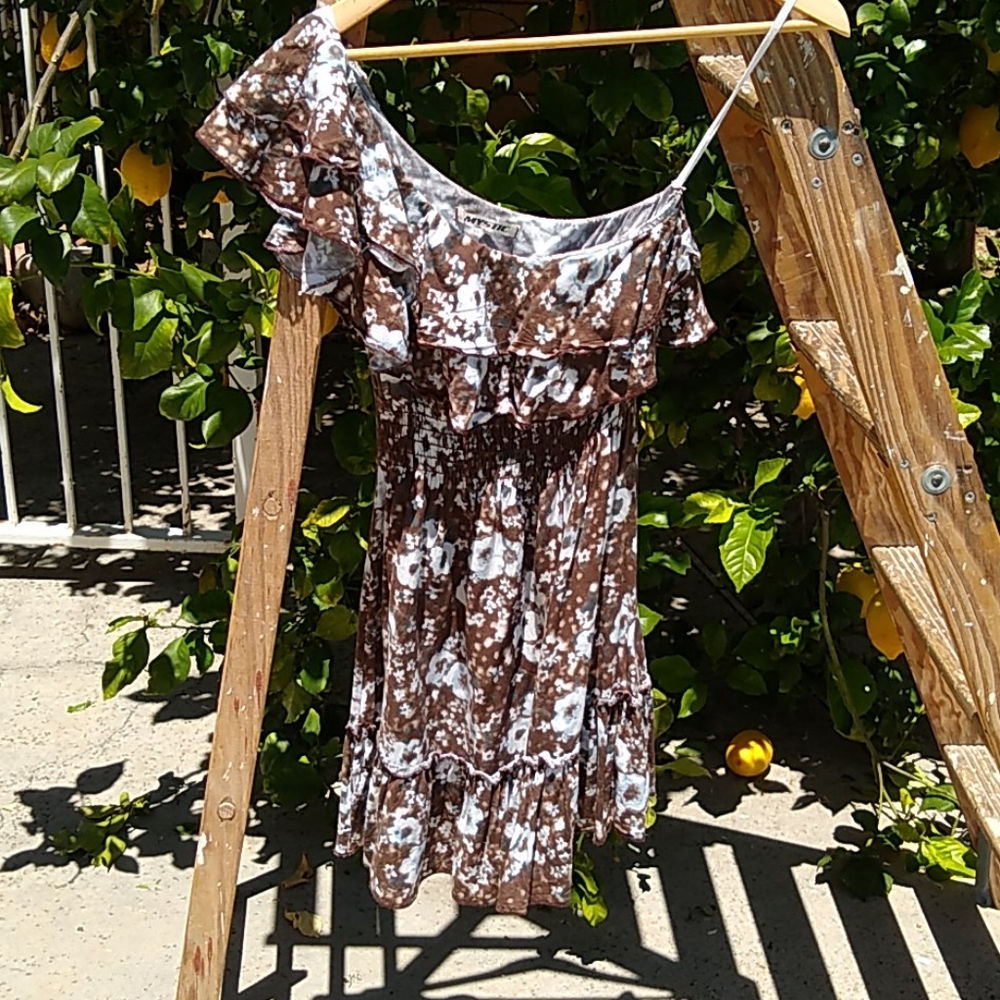 Mystic. One Shoulder Mini with Ruffles.Size Small